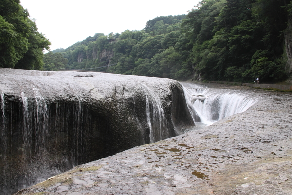 吹割（ふきわれ）の滝